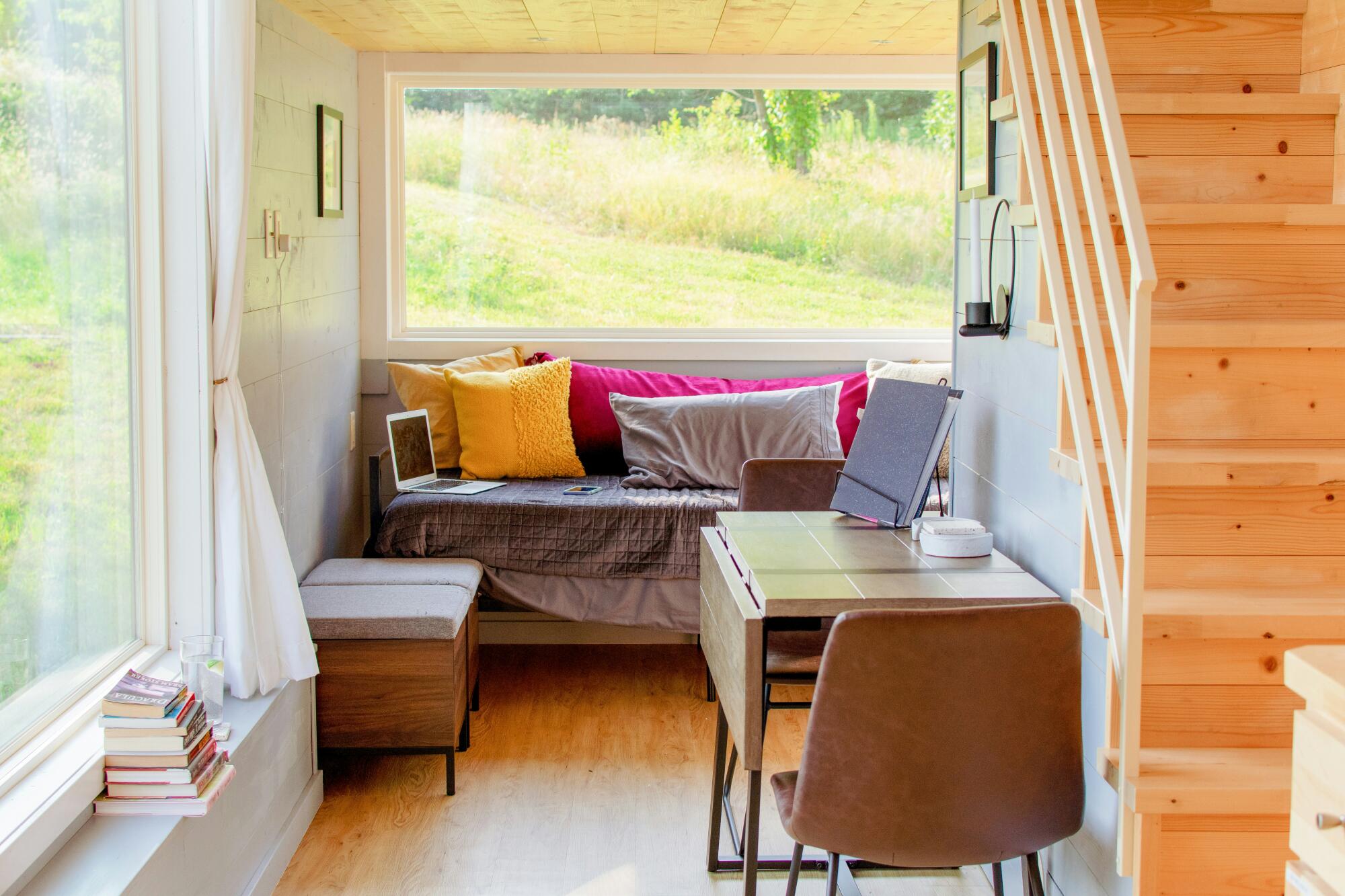 Vacation Rental Communication Tips for Orlando Hosts